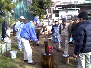 写真:餅つき大会の様子1
