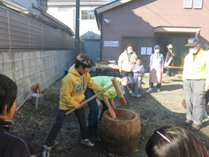 餅つき大会の様子3