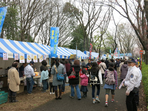 さくらまつり「からあげ」大人気