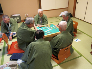 麻雀や囲碁を楽しむ